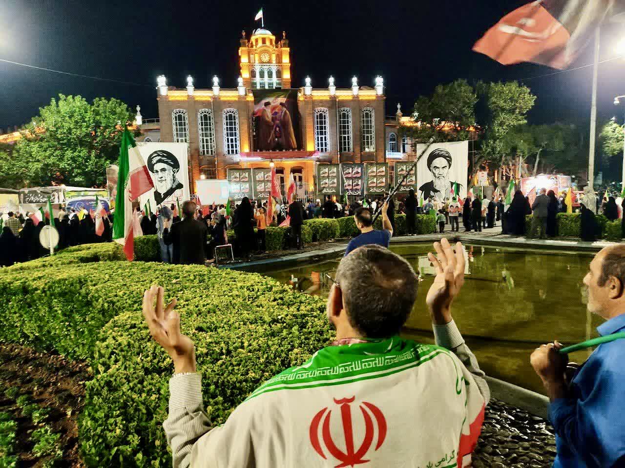 وقتی میدان ساعت تبریز، پیمان خدمت و شهادت را یکجا نجوا کرد وقتی میدان ساعت تبریز، پیمان خدمت و شهادت را یکجا نجوا کرد