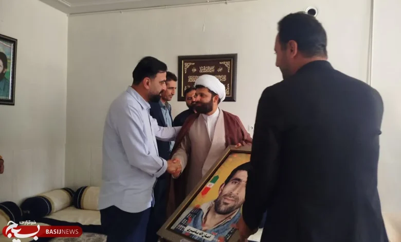 دیدار با خانواده معظم شهیدان فتحالله و امانالله بامیری در لردگان دیدار با خانواده معظم شهیدان فتحالله و امانالله بامیری در لردگان