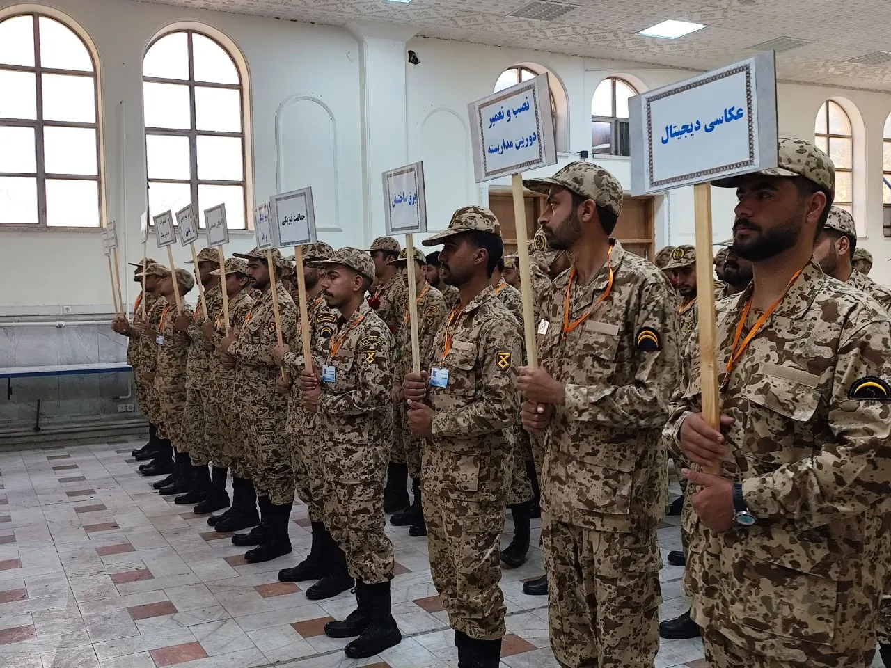 برگزاری آیین افتتاحیه چهارمین دوره مسابقات مهارتی کارکنان وظیفه سپاه در کرمان برگزاری آیین افتتاحیه چهارمین دوره مسابقات مهارتی کارکنان وظیفه سپاه در کرمان