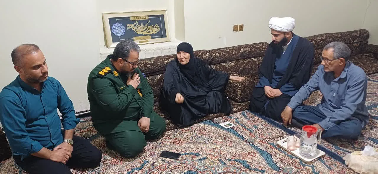 دیدار با خانواده شهید جمیل نیسی؛ روایت مادر شهید از روزهای دلتنگی و افتخار دیدار با خانواده شهید جمیل نیسی؛ روایت مادر شهید از روزهای دلتنگی و افتخار
