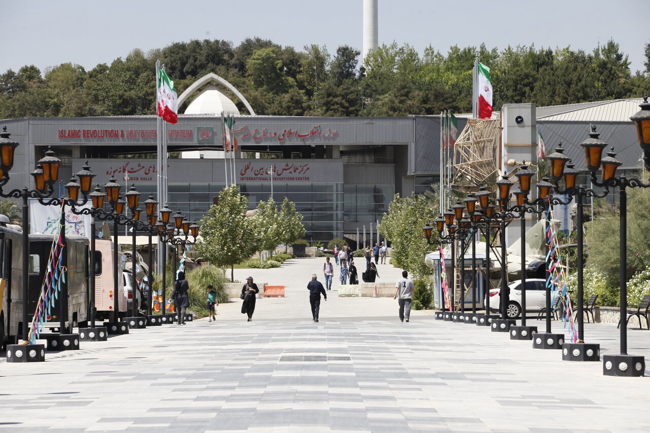تهران، زیر پای گردشگران