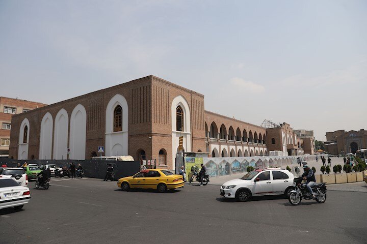 تهران، زیر پای گردشگران