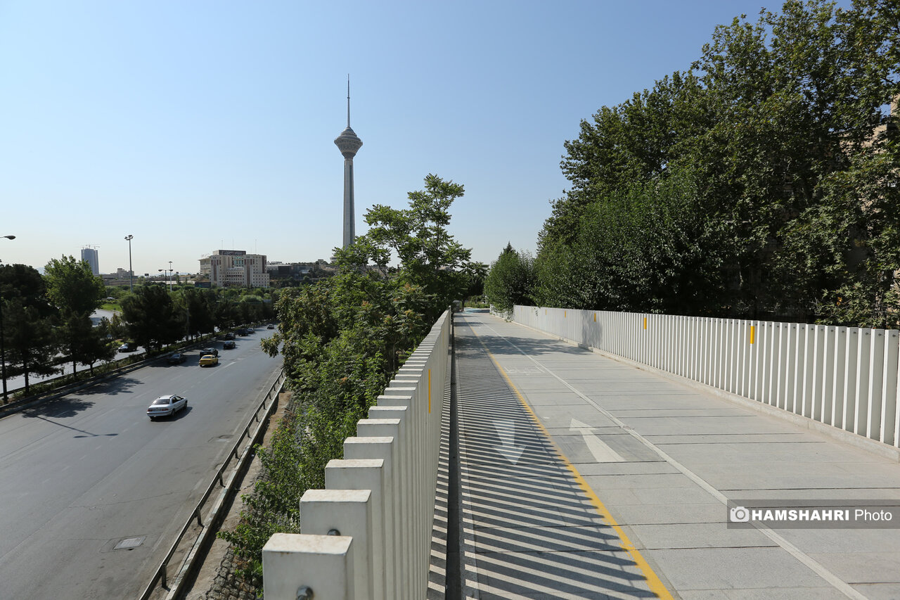 تهران، زیر پای گردشگران