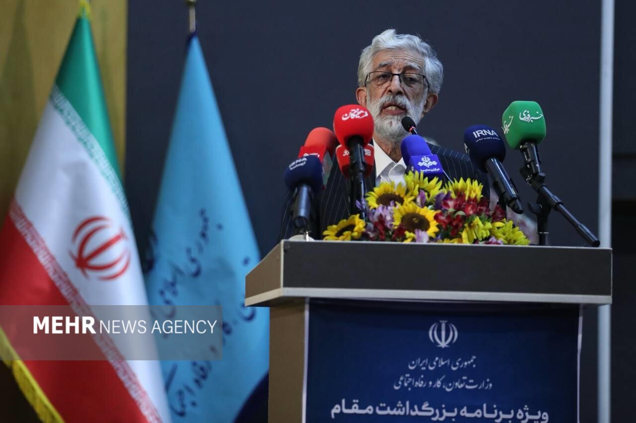 حداد عادل: تمام ابعاد شخصیت رهبر شهید قابل درک نیست