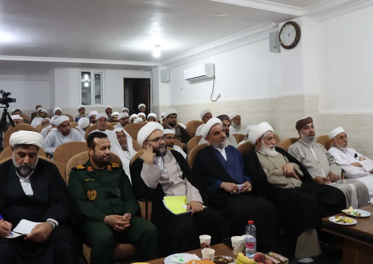 نشست صمیمی نماینده رهبرمعظم انقلاب باعلمای شیعه و اهل سنت