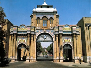 تهران، زیر پای گردشگران